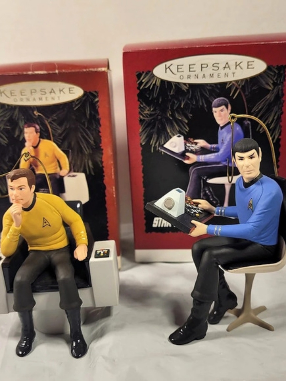 2 Hallmark Ornaments 1995 Captain James T. Kirk Star Trek 1996 Mr.Spock (Us1)